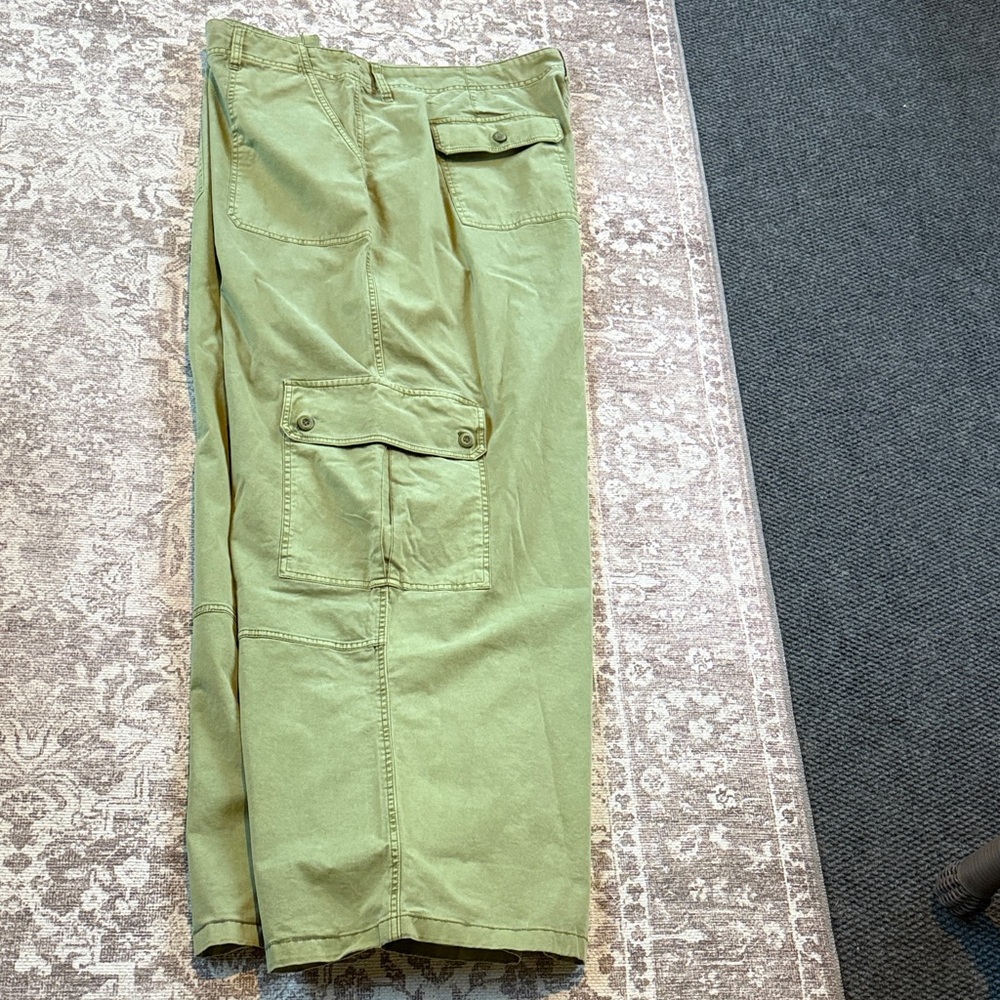 BP, Women’s canvas, cargo pants, size26.